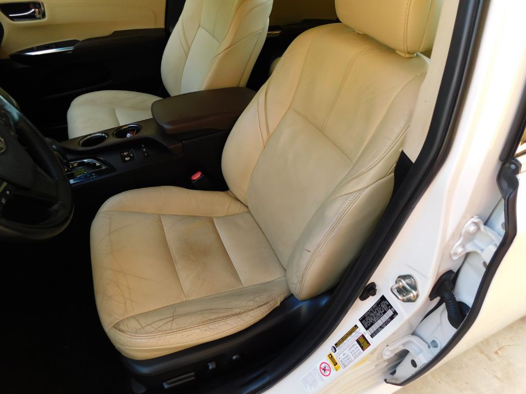 2015 Toyota Avalon Image 8