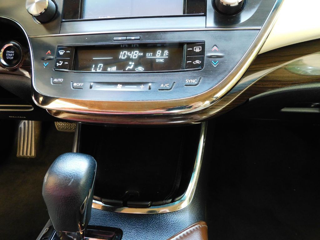 2015 Toyota Avalon Image 15