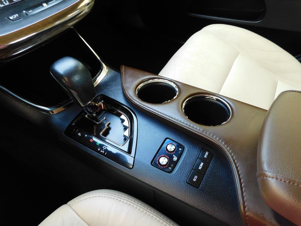 2015 Toyota Avalon Image 17
