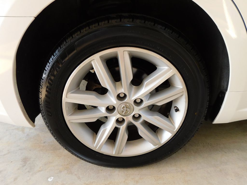 2015 Toyota Avalon Image 35