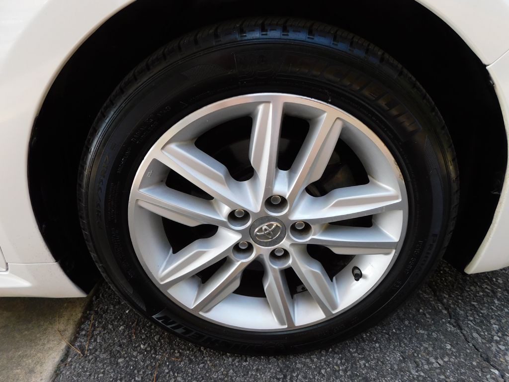 2015 Toyota Avalon Image 36