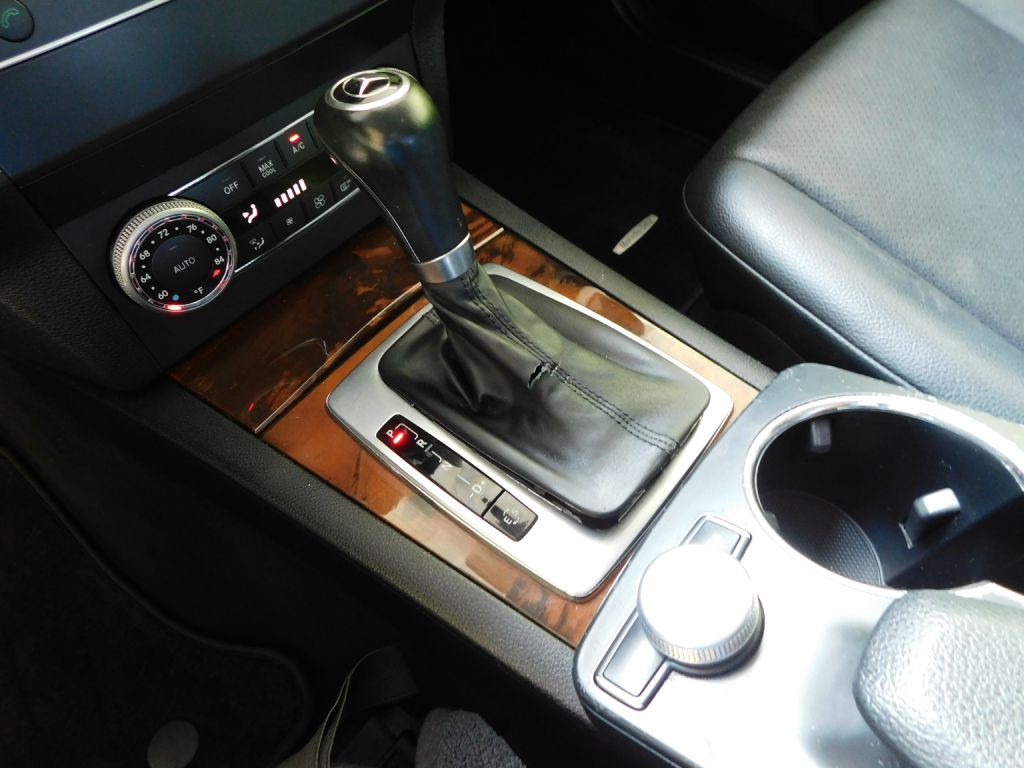 2011 Mercedes-Benz GLK-Class Image 17