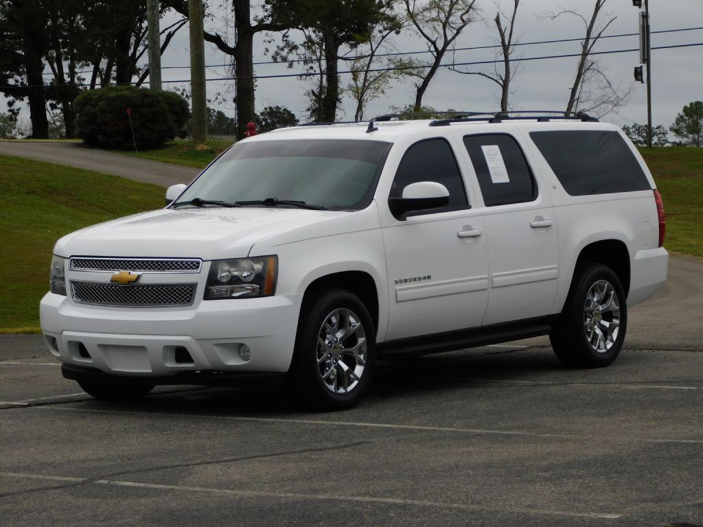 2013 Chevrolet Suburban Image 2