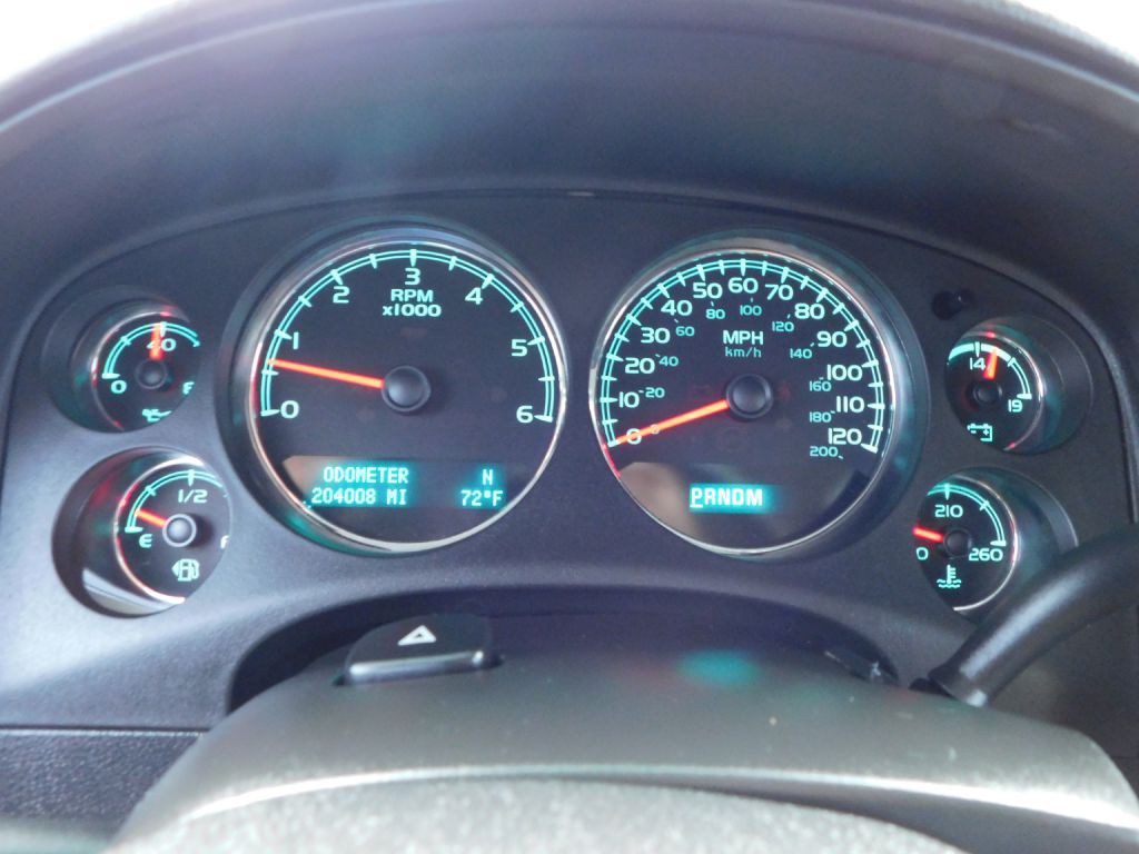 2013 Chevrolet Suburban Image 11