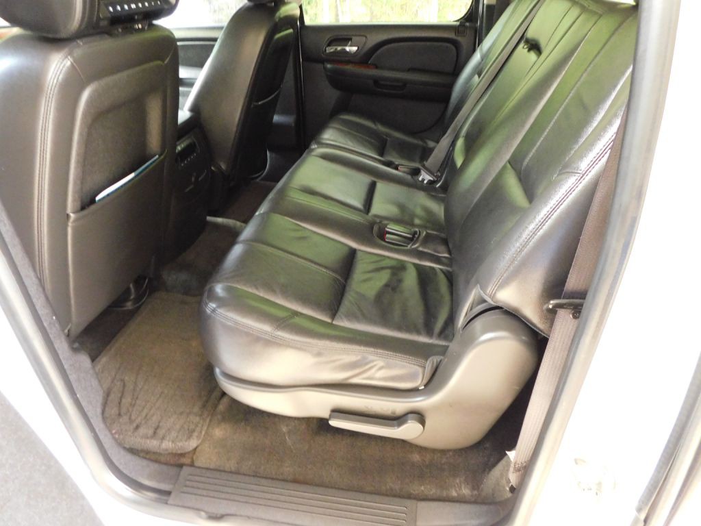 2013 Chevrolet Suburban Image 22