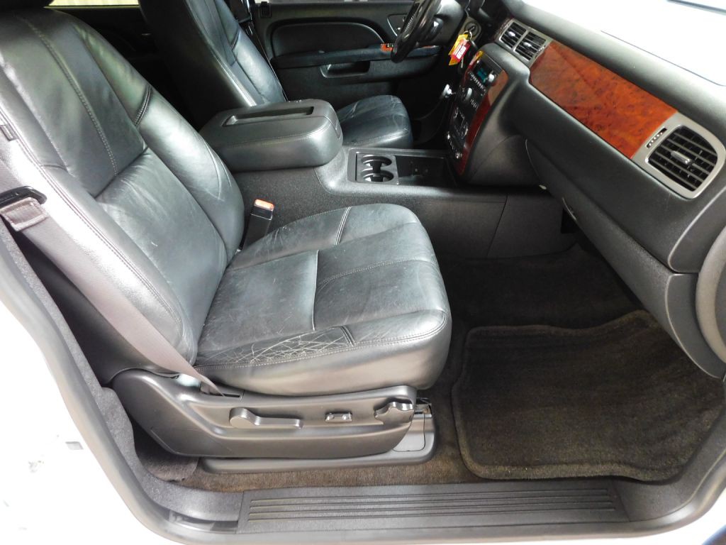2013 Chevrolet Suburban Image 32