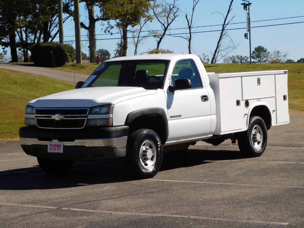2005 Chevrolet Silverado 1500 Image 2