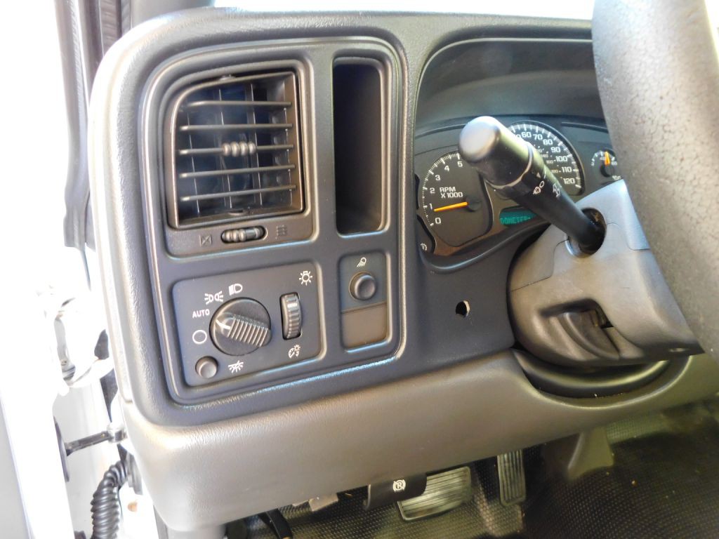 2005 Chevrolet Silverado 1500 Image 11