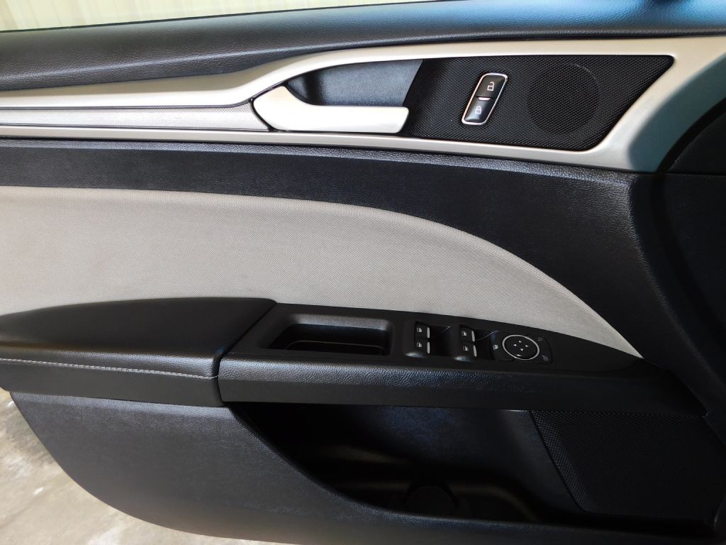 2019 Ford Fusion Image 23