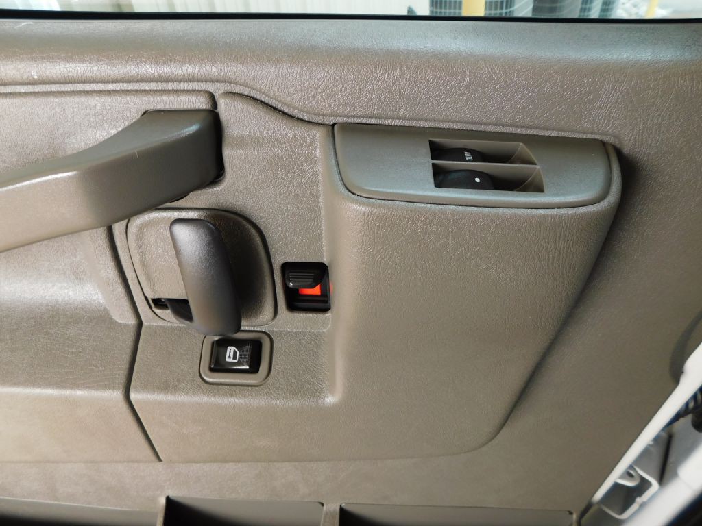 2020 Chevrolet Express Image 18