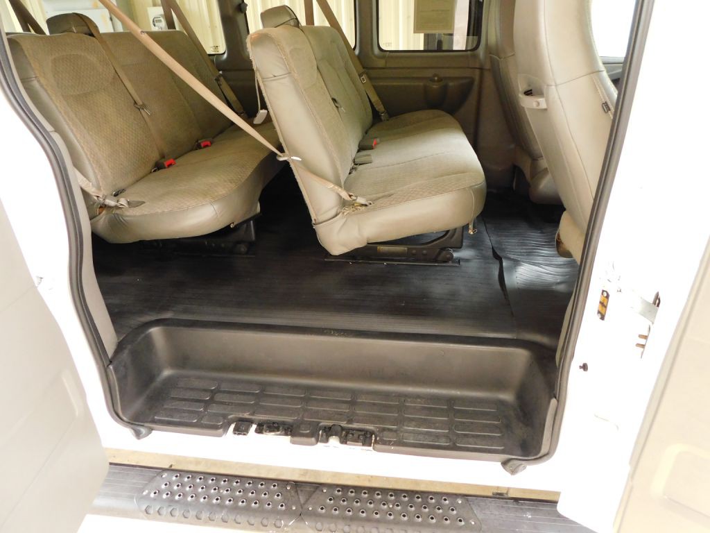2020 Chevrolet Express Image 20
