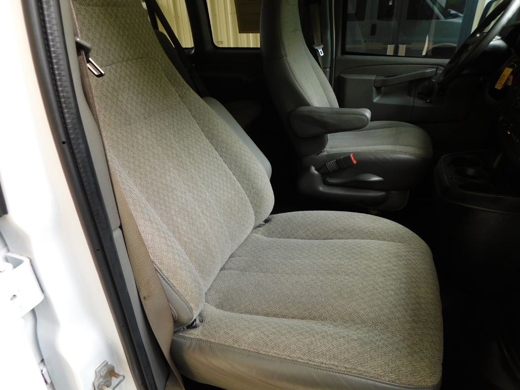 2020 Chevrolet Express Image 26
