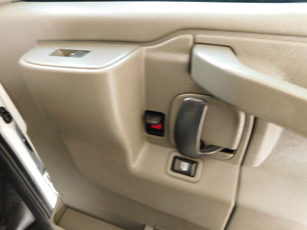 2020 Chevrolet Express Image 28
