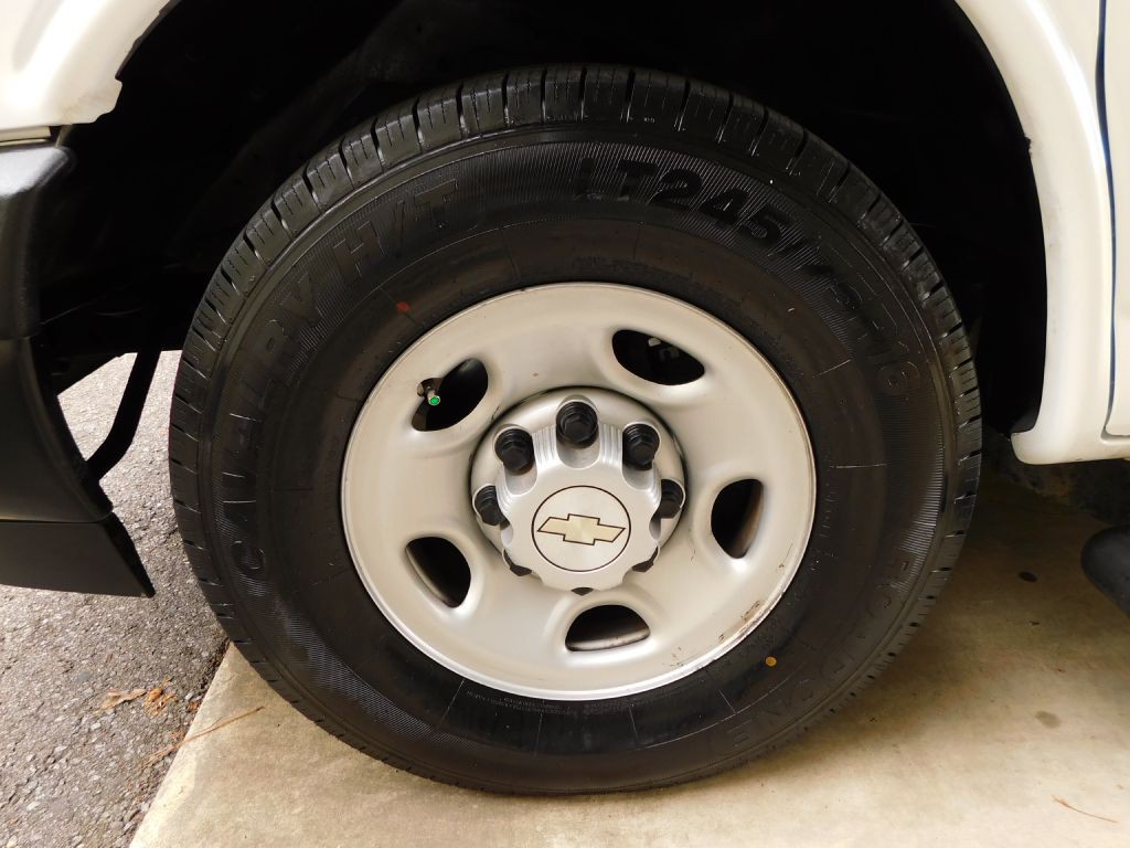 2020 Chevrolet Express Image 30