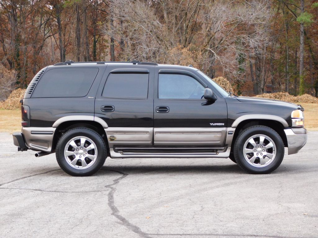 2003 GMC Yukon Image 3