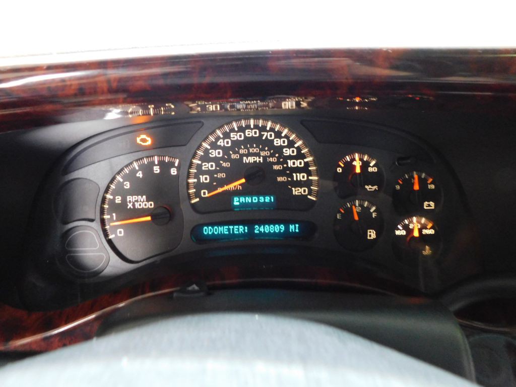 2003 GMC Yukon Image 10