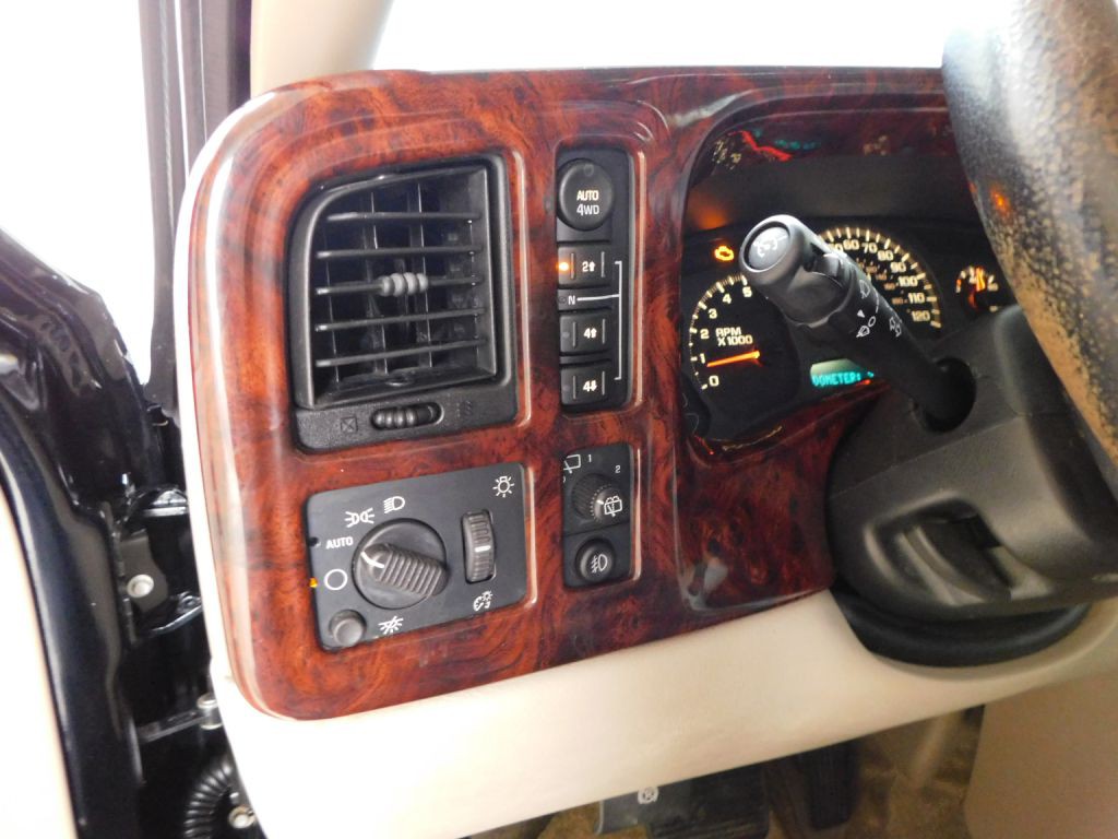 2003 GMC Yukon Image 12