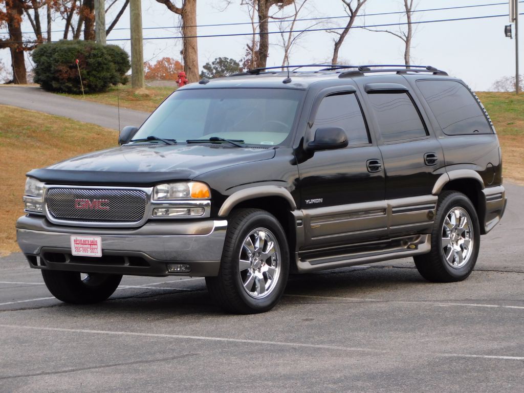 2003 GMC Yukon Image 2