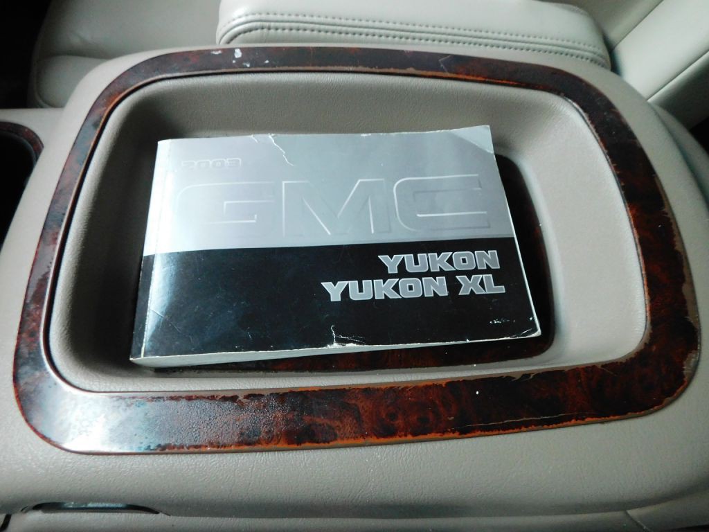 2003 GMC Yukon Image 42