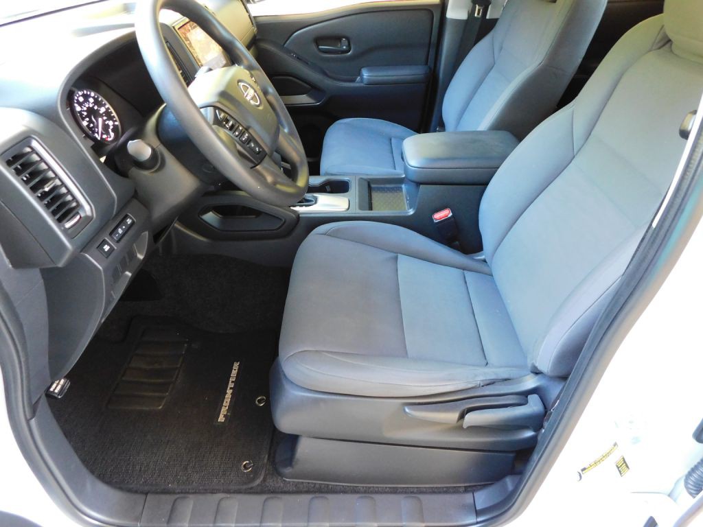 2022 Nissan Frontier Image 8