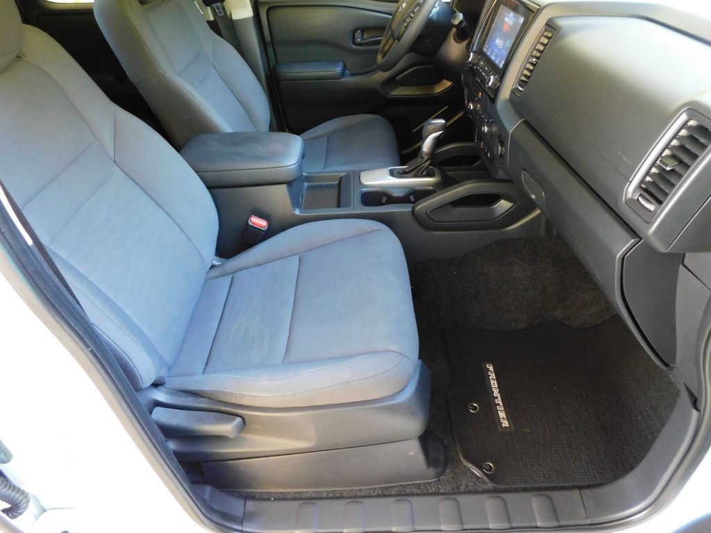 2022 Nissan Frontier Image 32