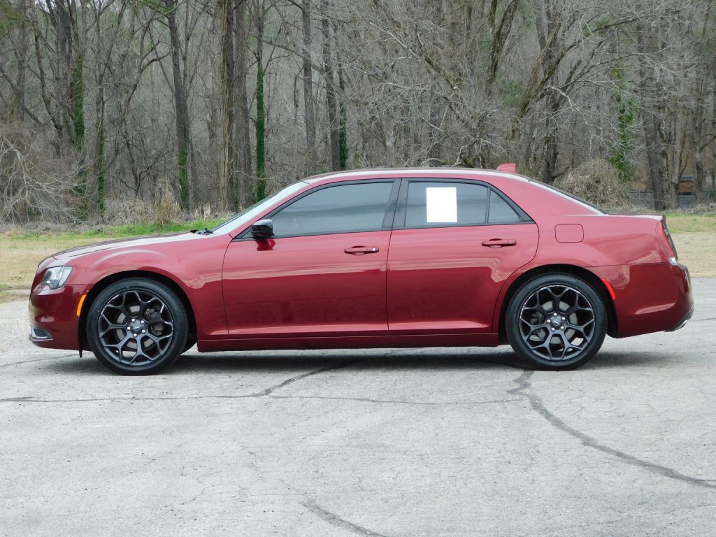 2019 Chrysler 300 Image 4