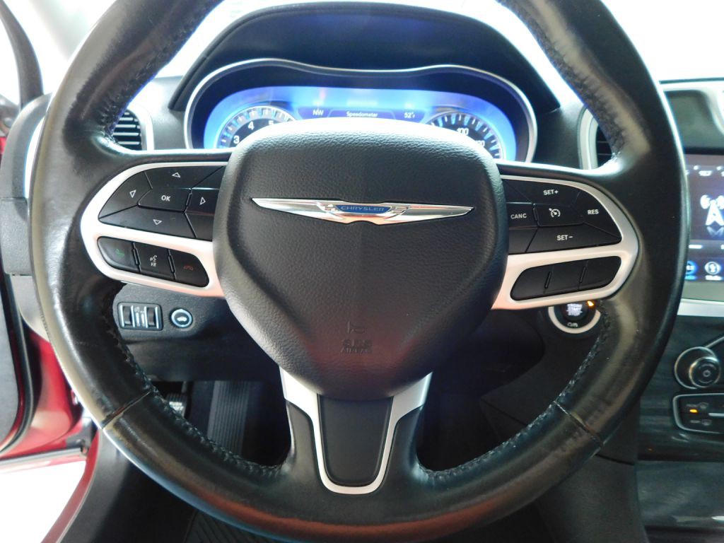 2019 Chrysler 300 Image 12