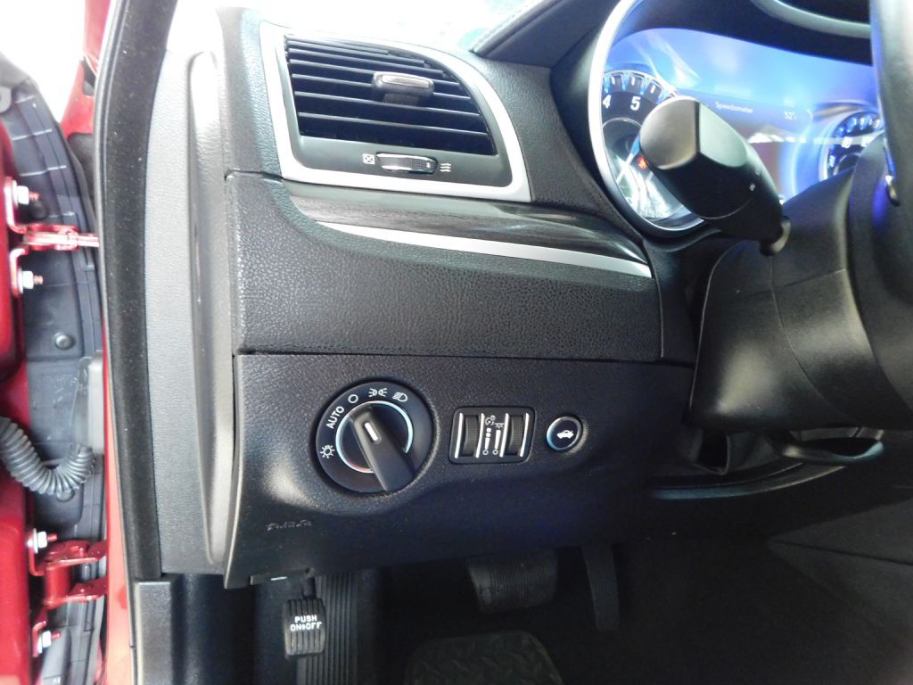 2019 Chrysler 300 Image 13