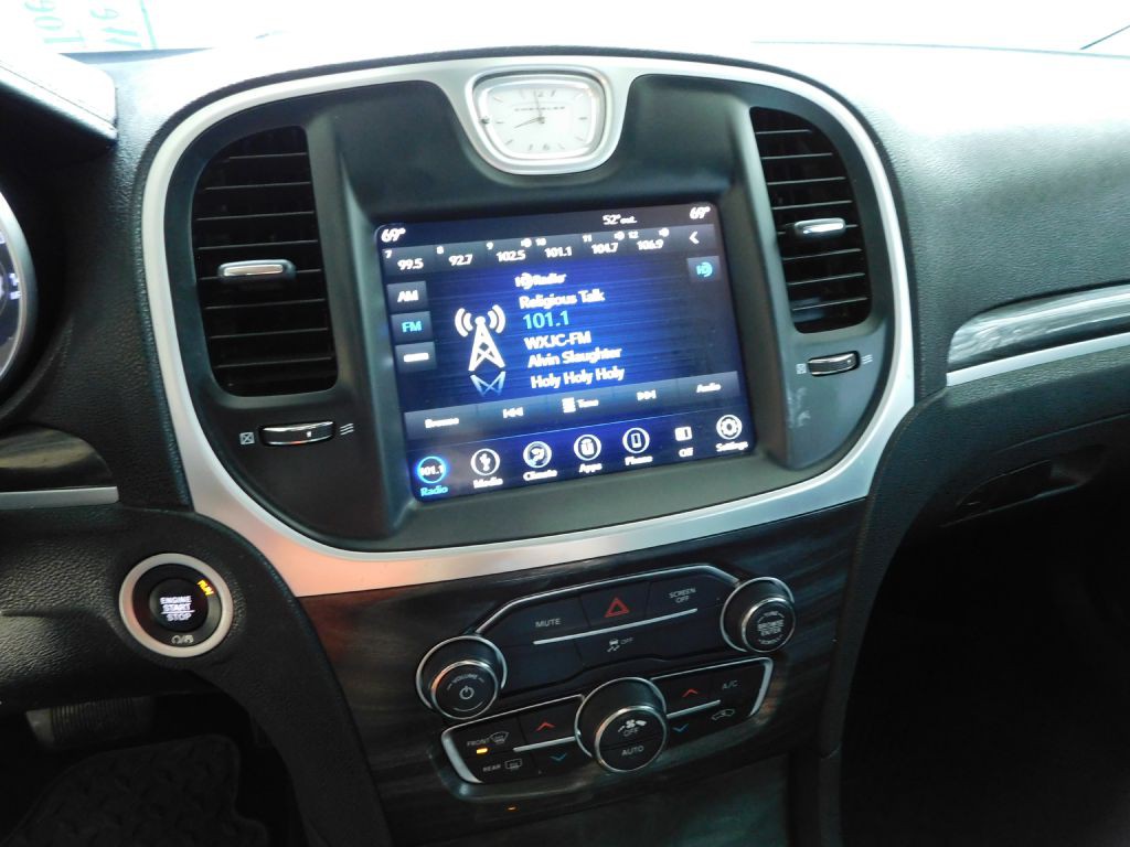 2019 Chrysler 300 Image 14