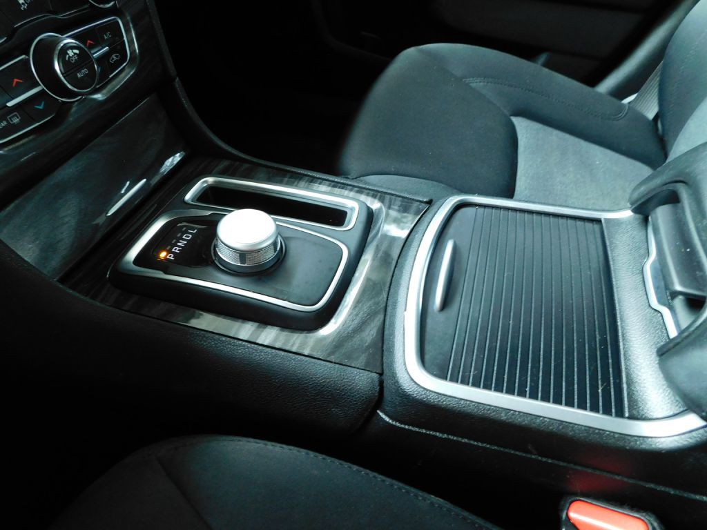 2019 Chrysler 300 Image 18