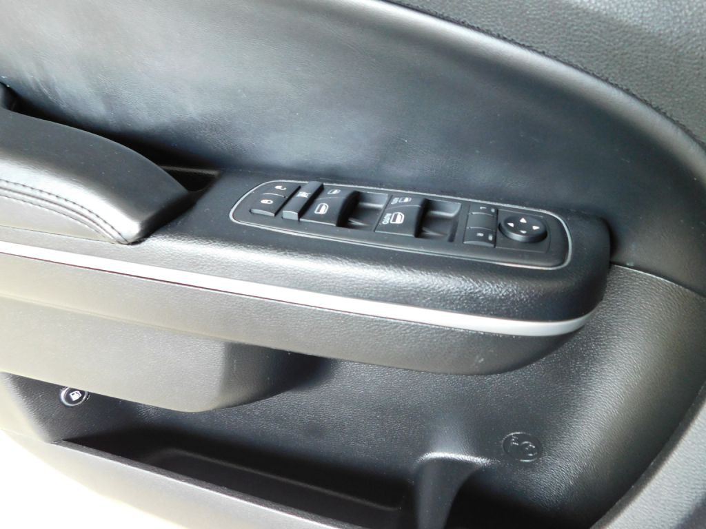 2019 Chrysler 300 Image 24