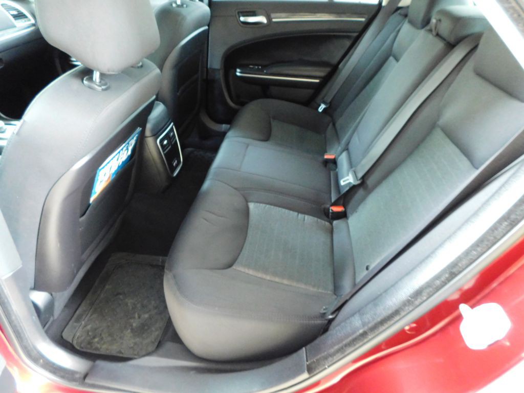 2019 Chrysler 300 Image 25