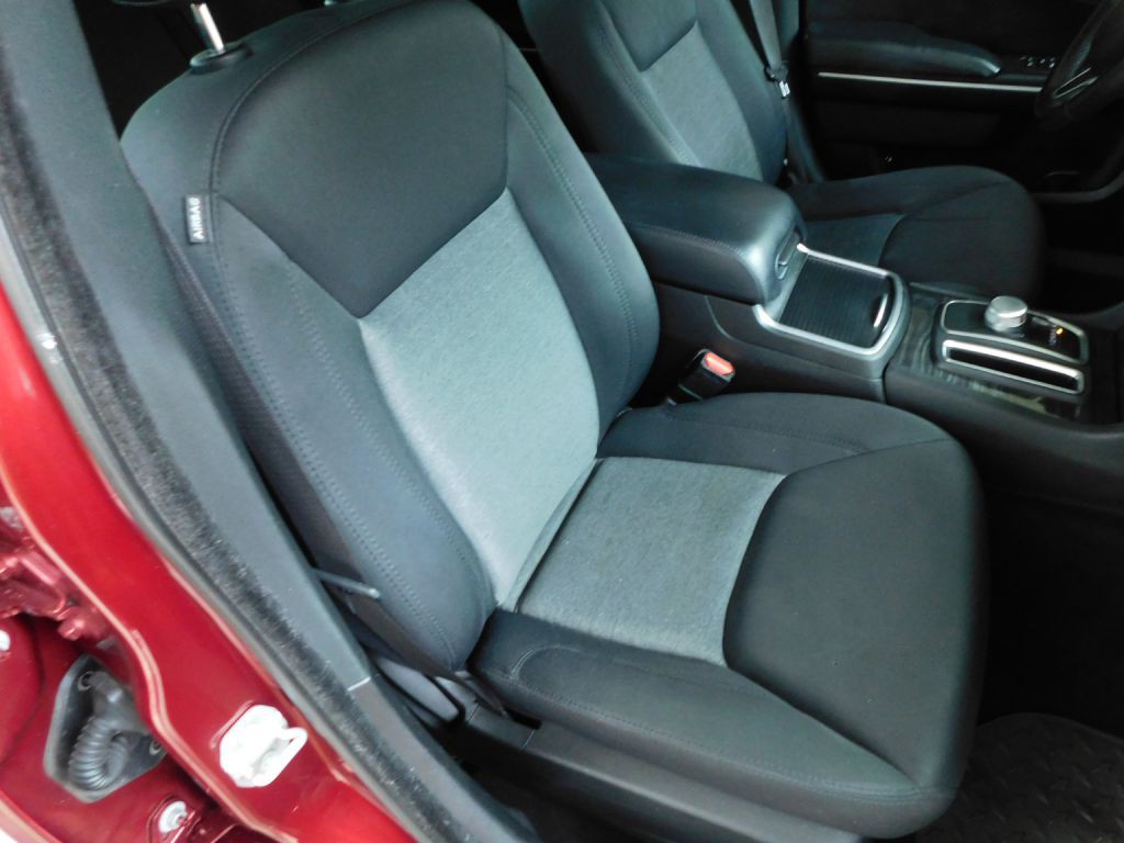 2019 Chrysler 300 Image 31