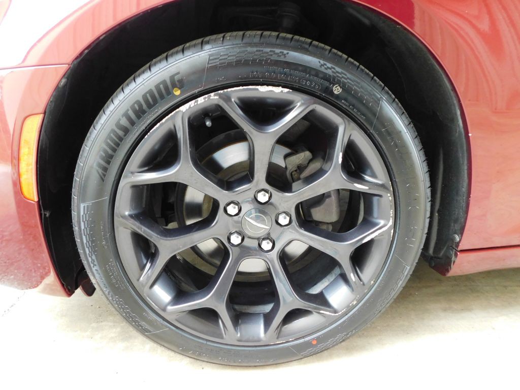 2019 Chrysler 300 Image 35