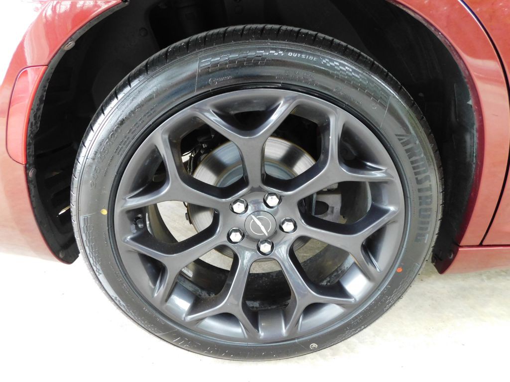 2019 Chrysler 300 Image 37