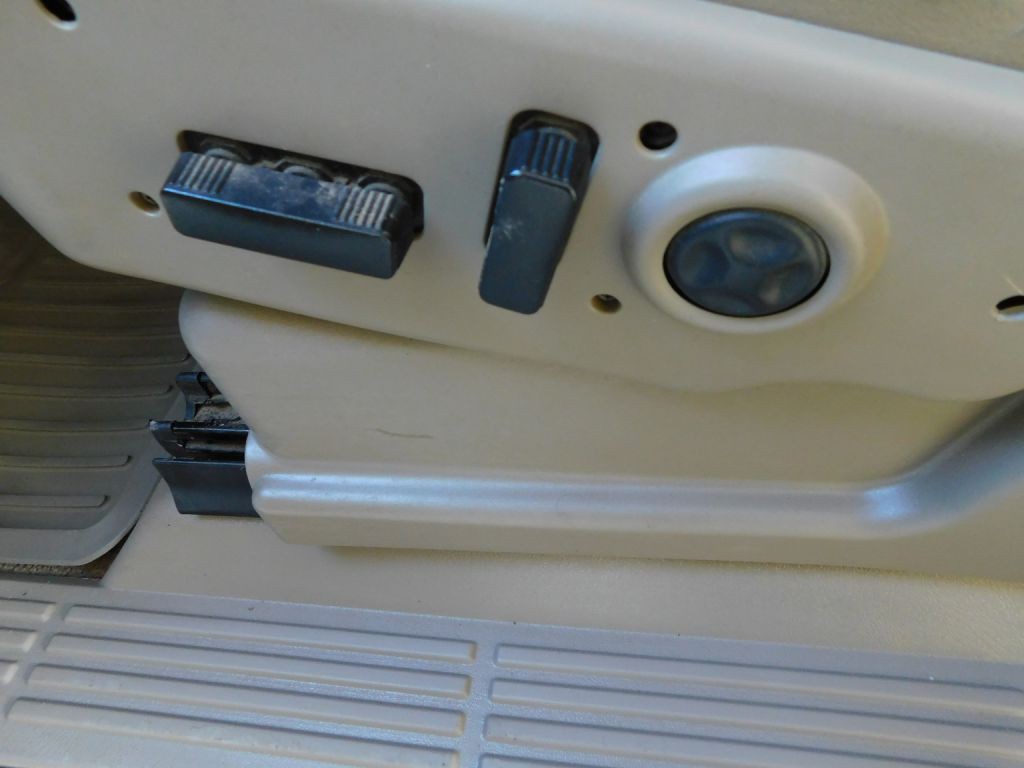 2004 Chevrolet Silverado 1500 Image 10