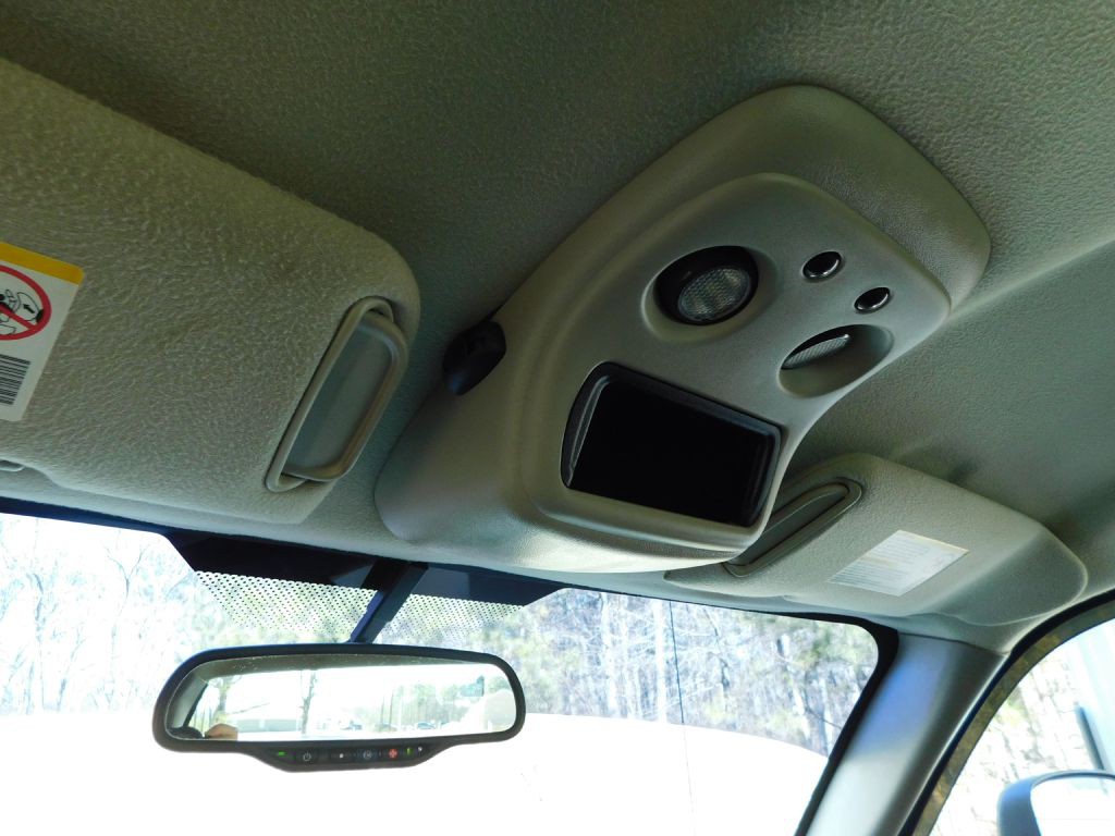 2004 Chevrolet Silverado 1500 Image 19