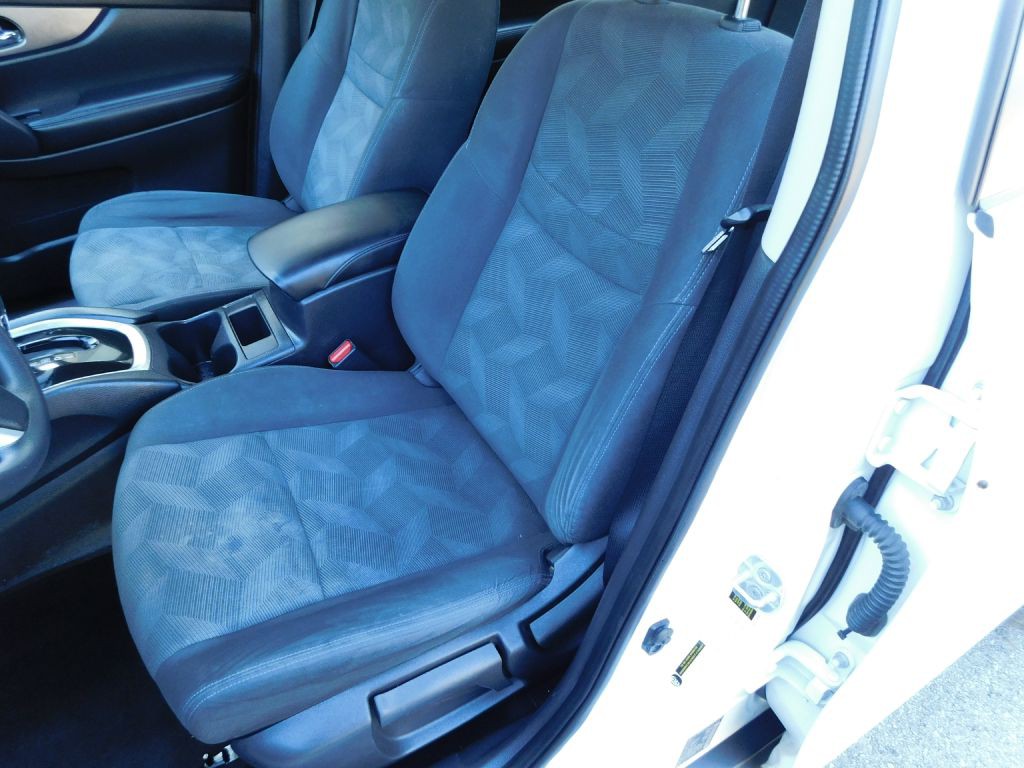 2016 Nissan Rogue Image 9