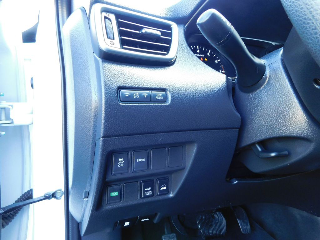 2016 Nissan Rogue Image 12