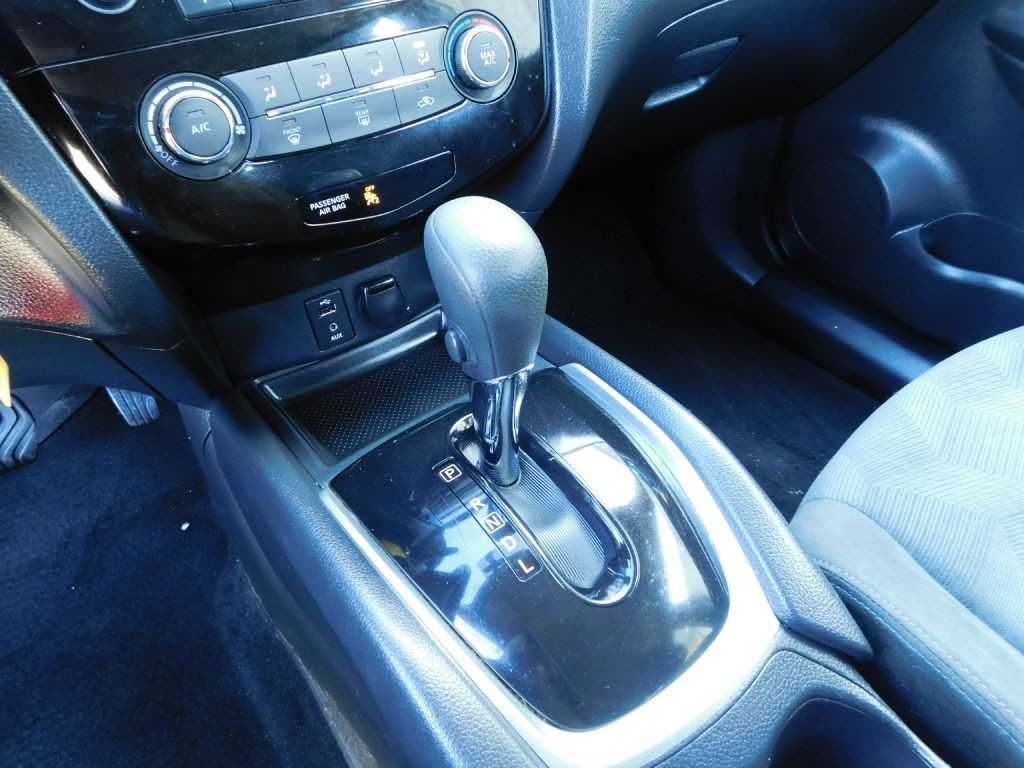 2016 Nissan Rogue Image 14