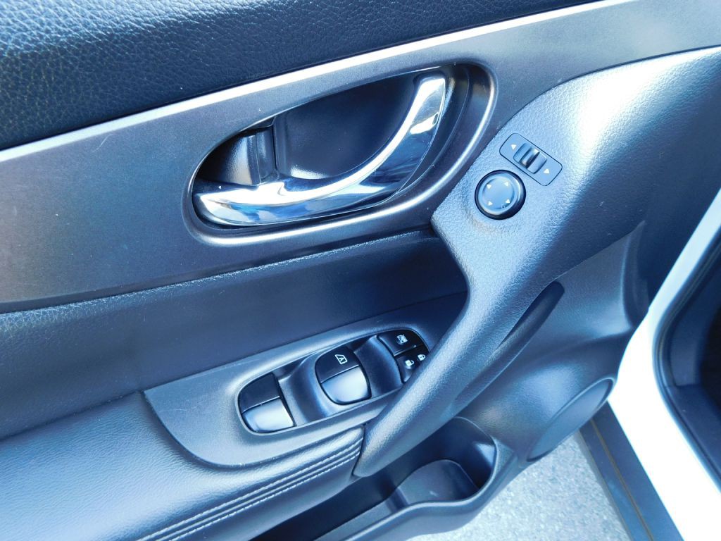 2016 Nissan Rogue Image 20