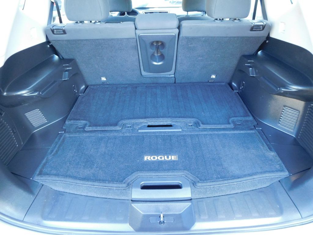 2016 Nissan Rogue Image 24