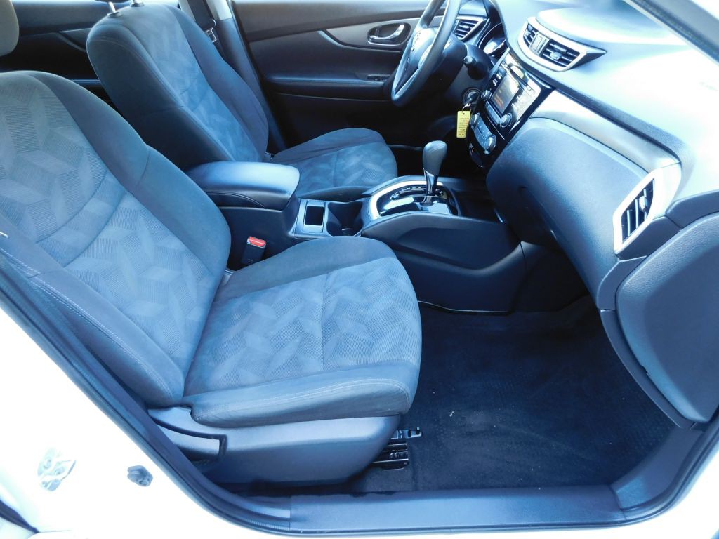 2016 Nissan Rogue Image 28