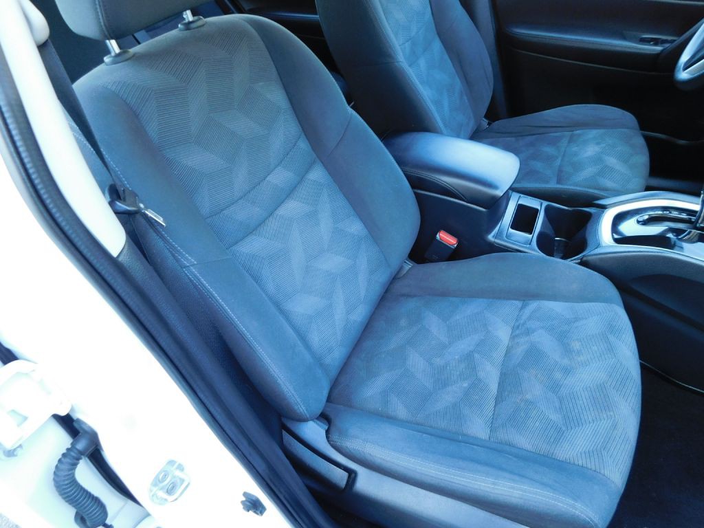 2016 Nissan Rogue Image 29