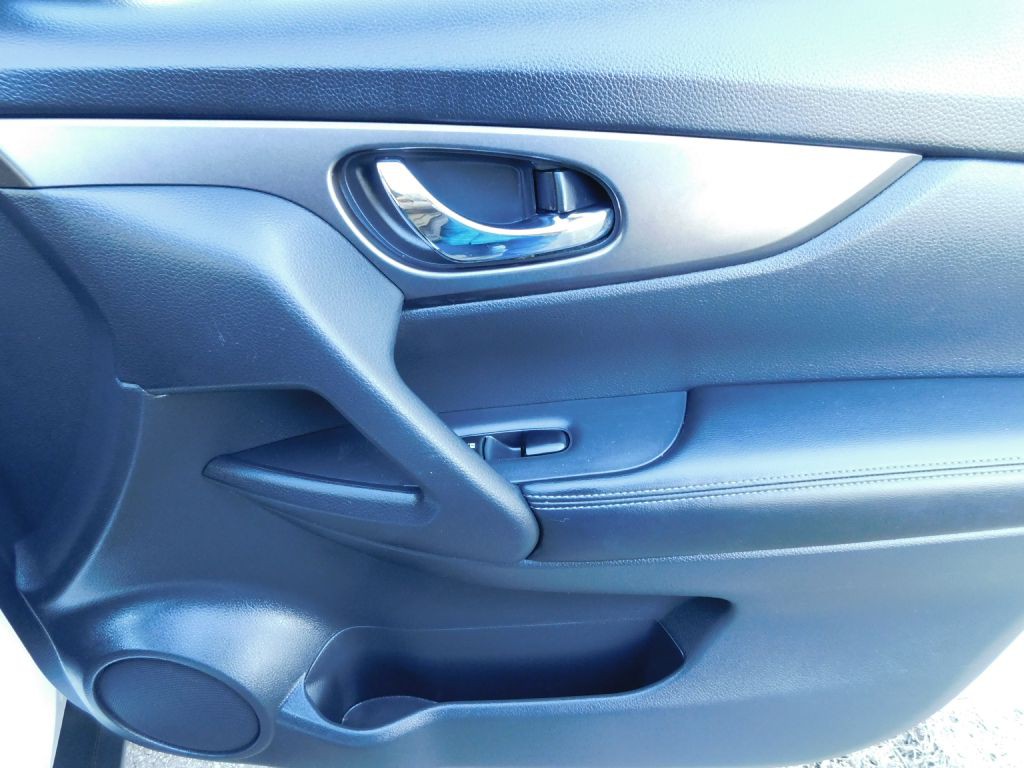 2016 Nissan Rogue Image 30