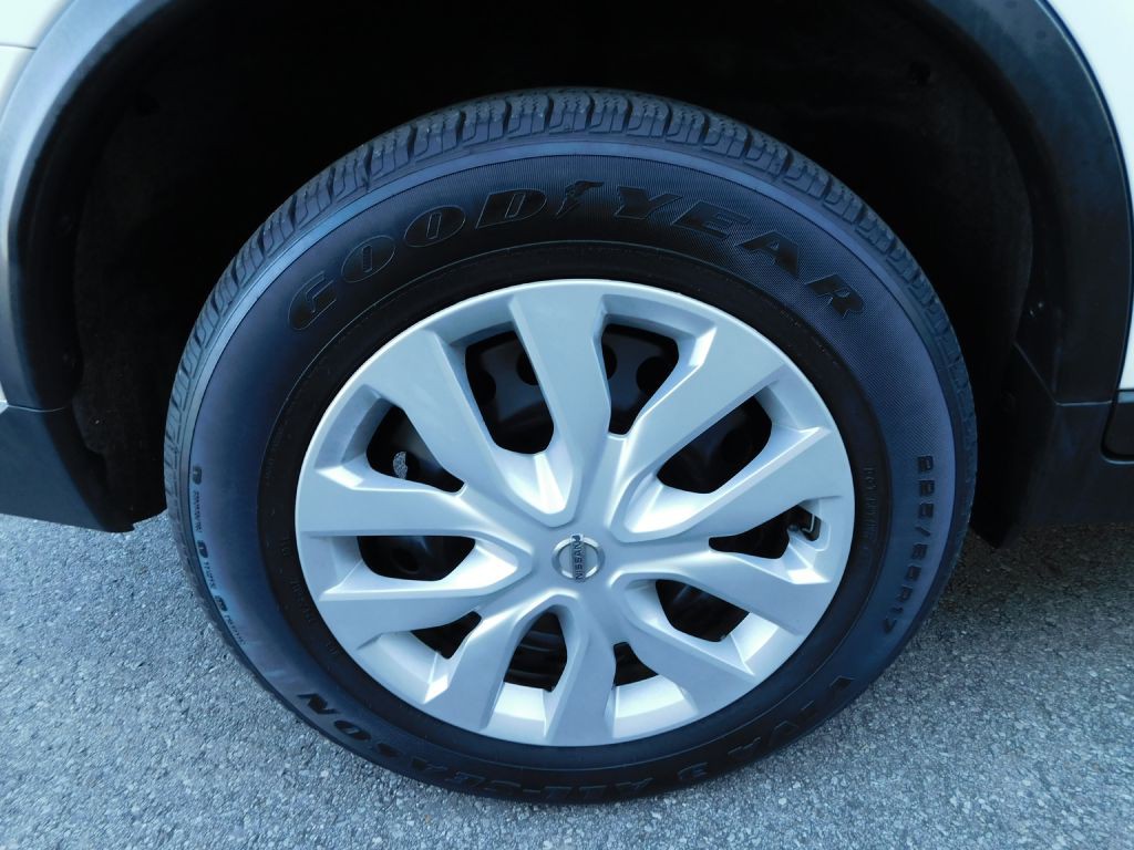 2016 Nissan Rogue Image 35