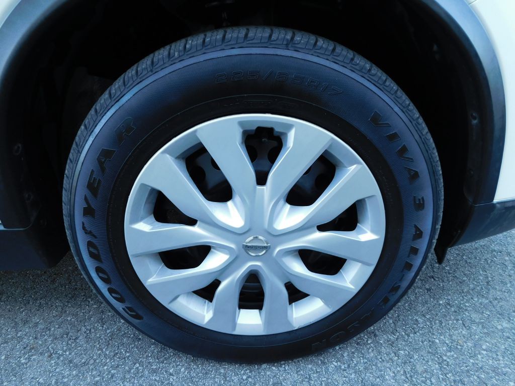 2016 Nissan Rogue Image 36