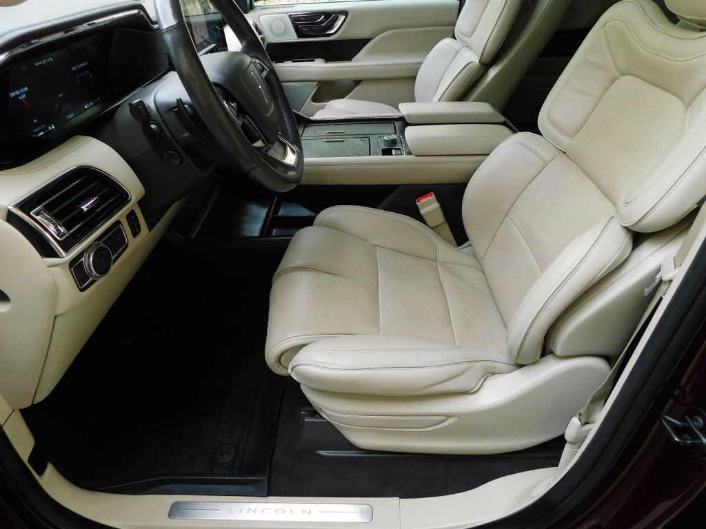 2018 Lincoln Navigator Image 9