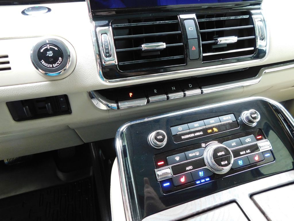 2018 Lincoln Navigator Image 19