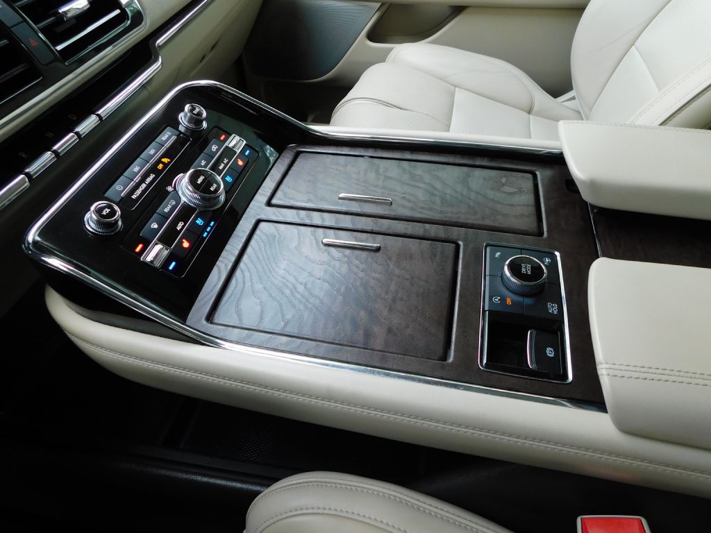 2018 Lincoln Navigator Image 22